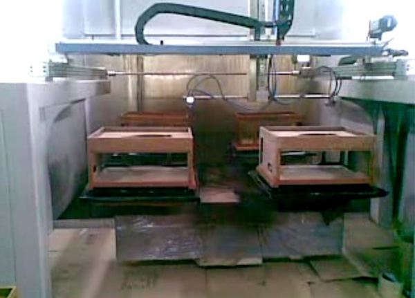 五軸往復(fù)噴涂機(jī)：木箱往復(fù)噴涂機(jī)噴涂